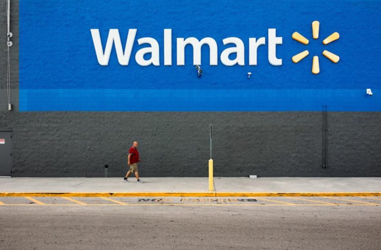 Walmart stock just violated a key technical level, delivering a blow to the bulls