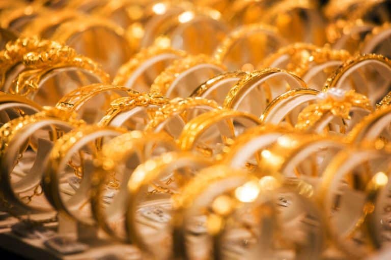 Gold Jumps as Peace Deal Optimism Counters Hawkish Fed
